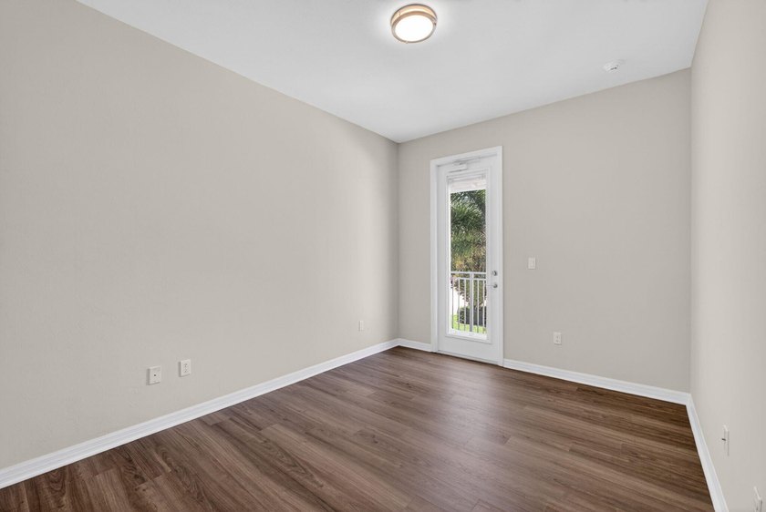 Beautifully updated 3-bedroom, 2.5-bath townhome with a 1-car - photo 26