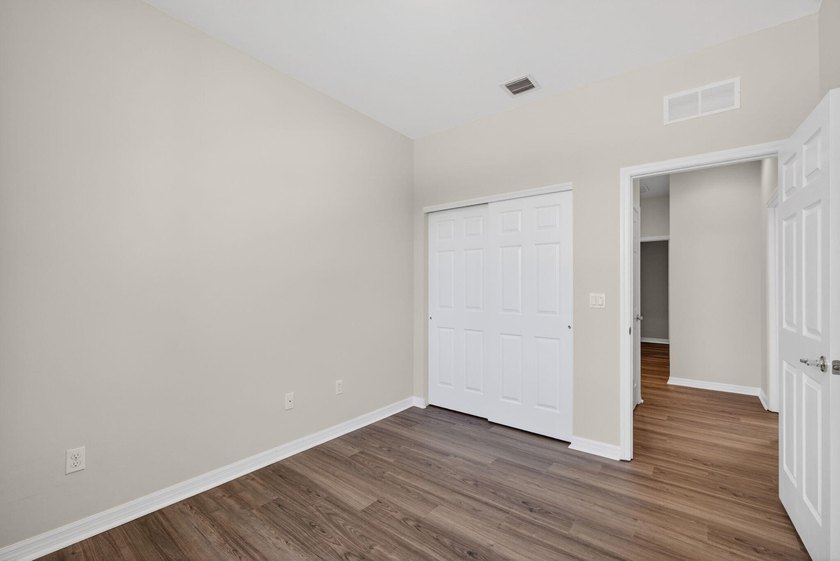 Beautifully updated 3-bedroom, 2.5-bath townhome with a 1-car - photo 31