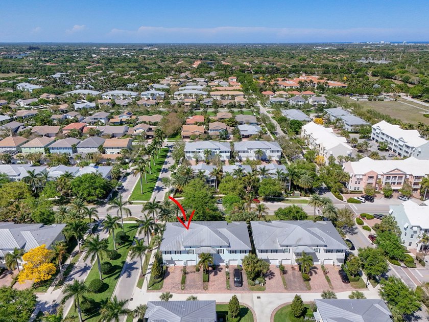 Beautifully updated 3-bedroom, 2.5-bath townhome with a 1-car - photo 36
