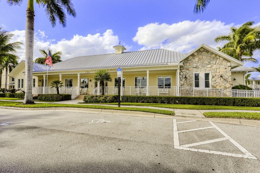 Beautifully updated 3-bedroom, 2.5-bath townhome with a 1-car - photo 38