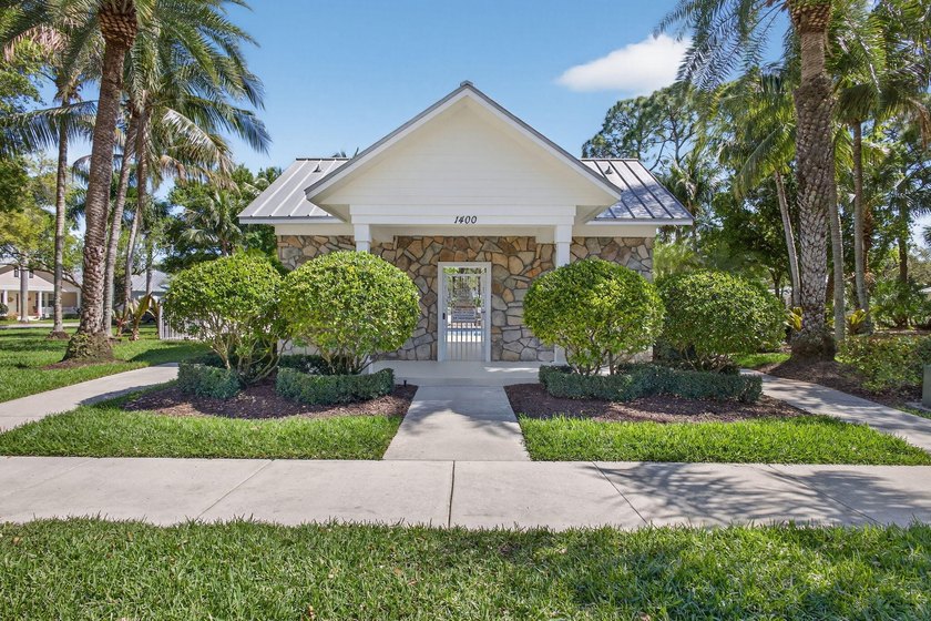 Beautifully updated 3-bedroom, 2.5-bath townhome with a 1-car - photo 42