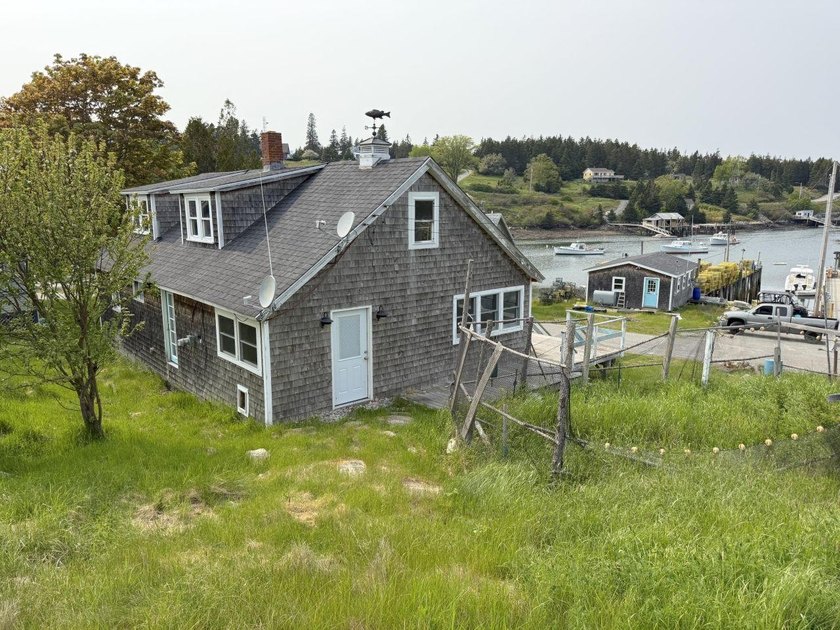A rare inner harbor offering with a 5 bedroom house and a 32 x - photo 3