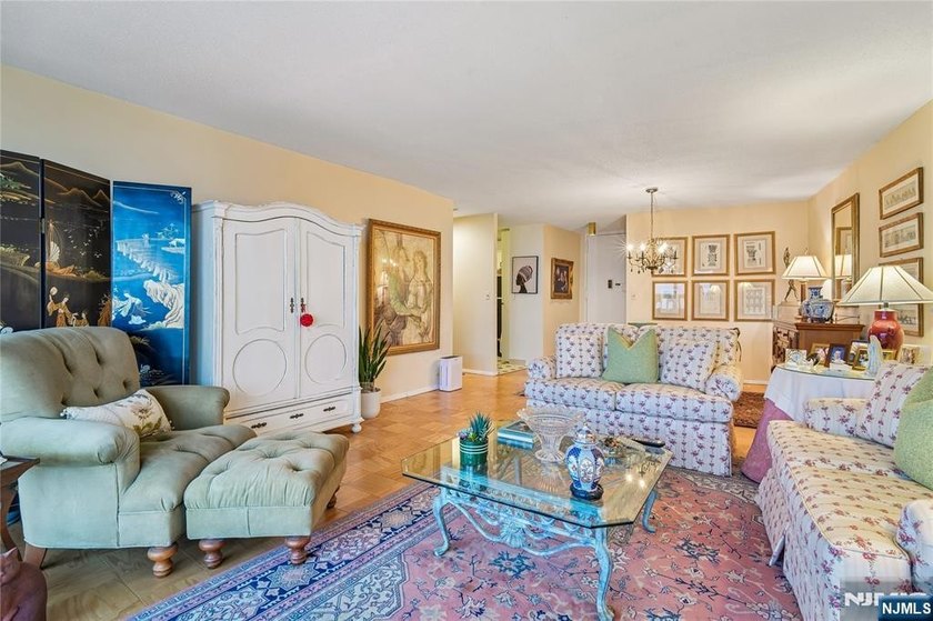 2 BR 2 BATH WARM INVITING U LINE THAT IS APPROX 1030 SQ. FT - photo 3