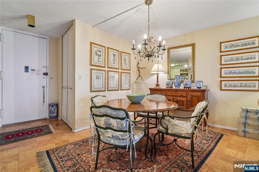2 BR 2 BATH WARM INVITING U LINE THAT IS APPROX 1030 SQ. FT - photo 4