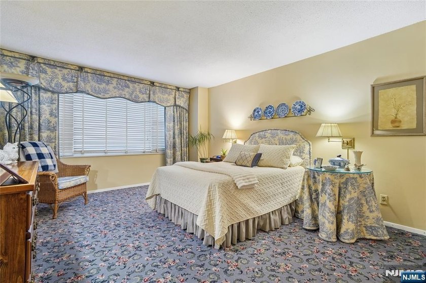 2 BR 2 BATH WARM INVITING U LINE THAT IS APPROX 1030 SQ. FT - photo 10