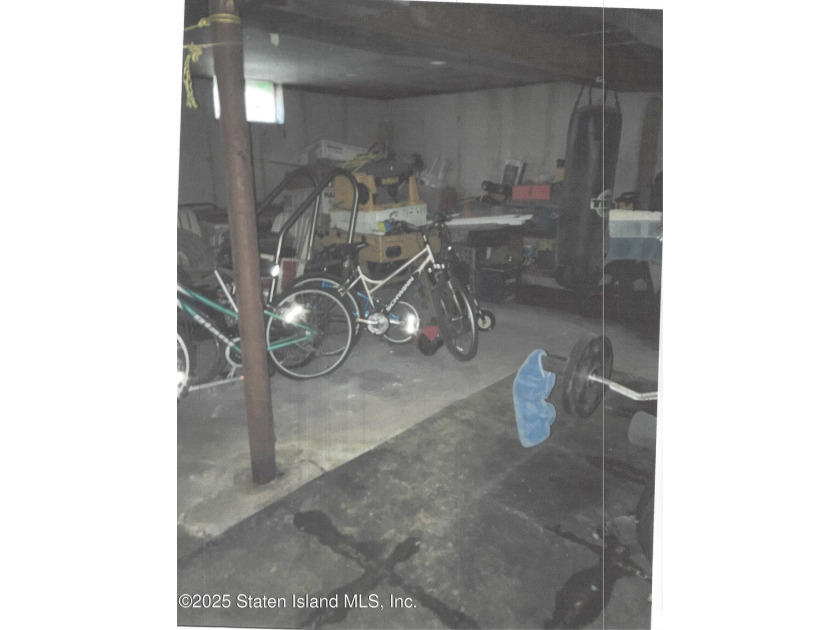 Large 2 family with basement, large yard and in-ground pool - photo 6