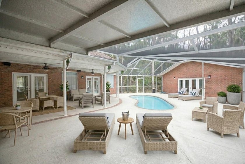 Welcome Home! Gorgeous Traditional Full Brick home with pool - photo 4