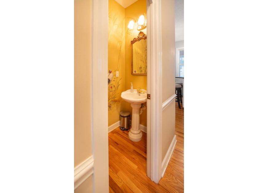 Welcome Home! Gorgeous Traditional Full Brick home with pool - photo 5