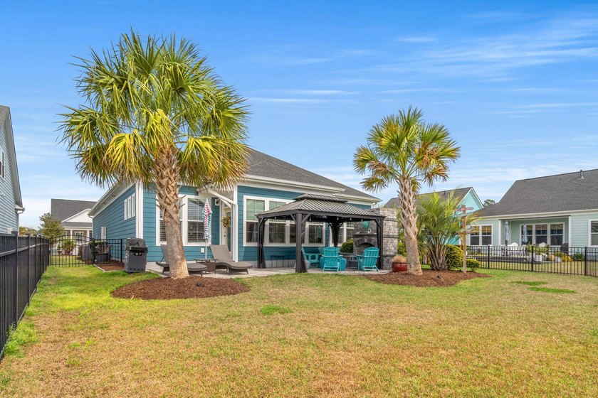 Beautifully upgraded 3-bedroom, 2.5-bath home located in the - photo 3