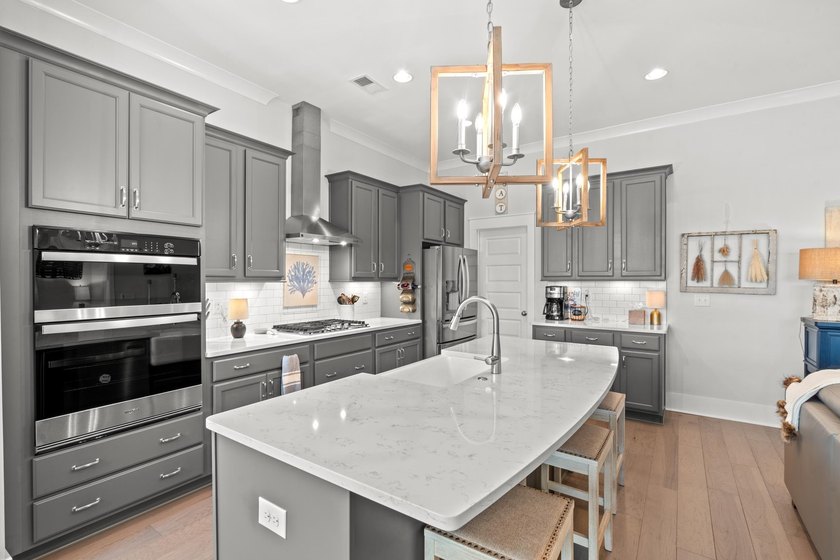 Beautifully upgraded 3-bedroom, 2.5-bath home located in the - photo 9