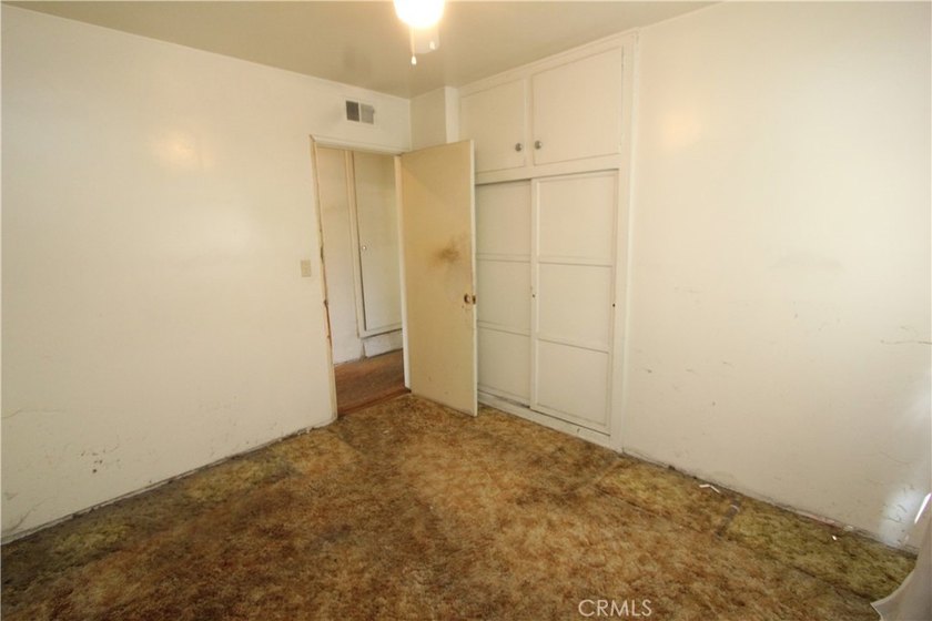 Probate Fixer Opportunity! This is a court-confirmation sale - photo 11