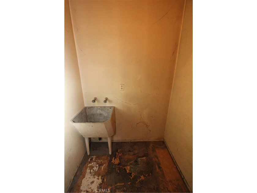Probate Fixer Opportunity! This is a court-confirmation sale - photo 17