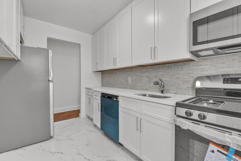 Sponsor Unit! This beautifully renovated one bedroom corner - photo 11