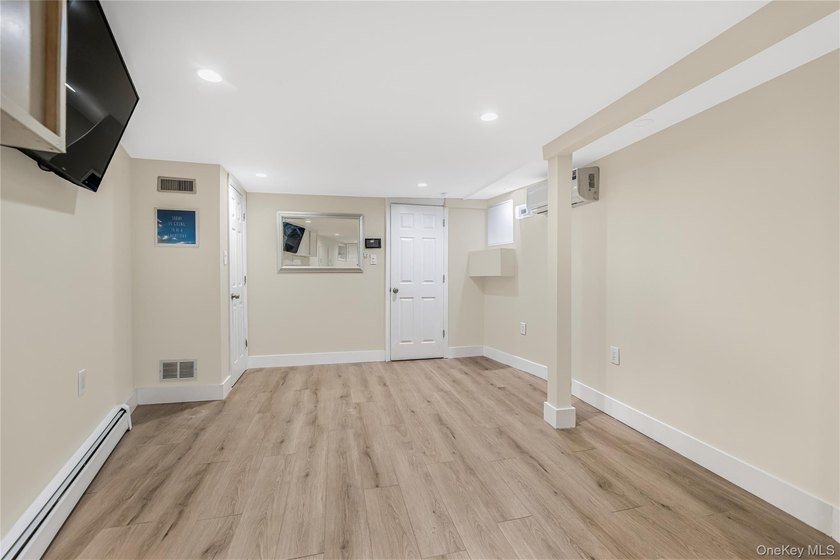 Move right into this beautifully renovated single-family home - photo 18