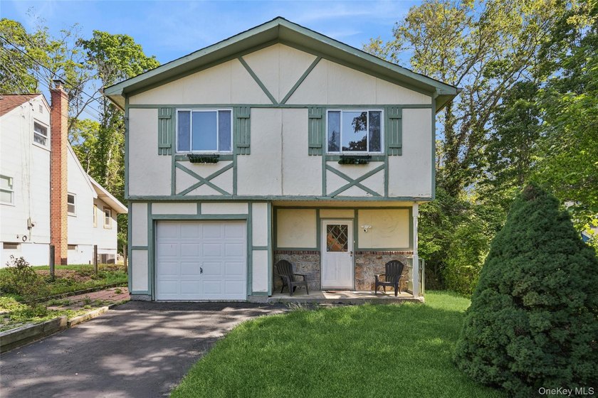 Nestled in the sought-after Lake Panamoka community, this - photo 2