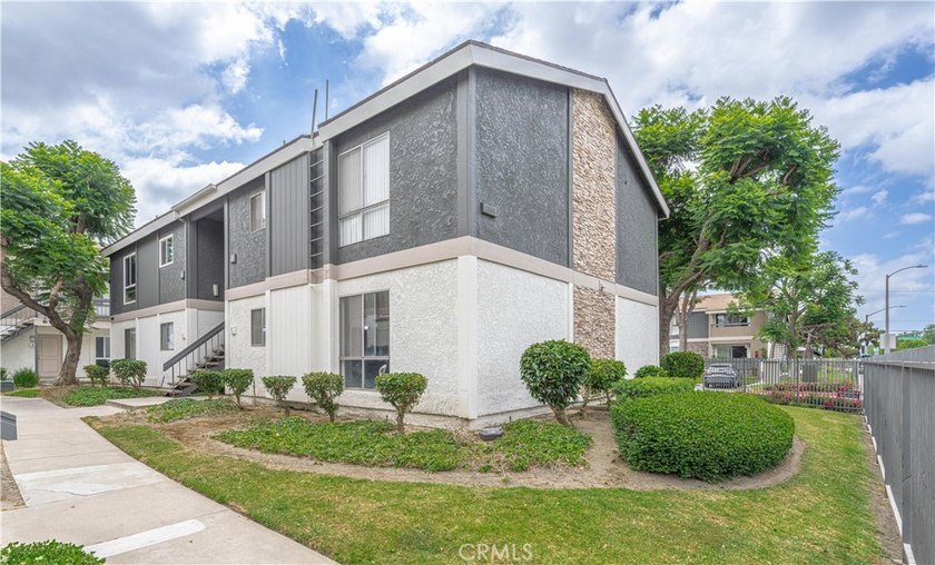 Welcome to this beautifully renovated first-level condominium in - photo 4