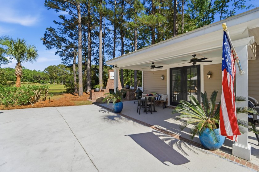 Welcome to this stunning custom-built 6-bedroom, 5.5 bathroom - photo 11