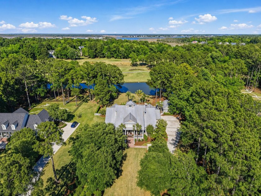 Welcome to this stunning custom-built 6-bedroom, 5.5 bathroom - photo 12