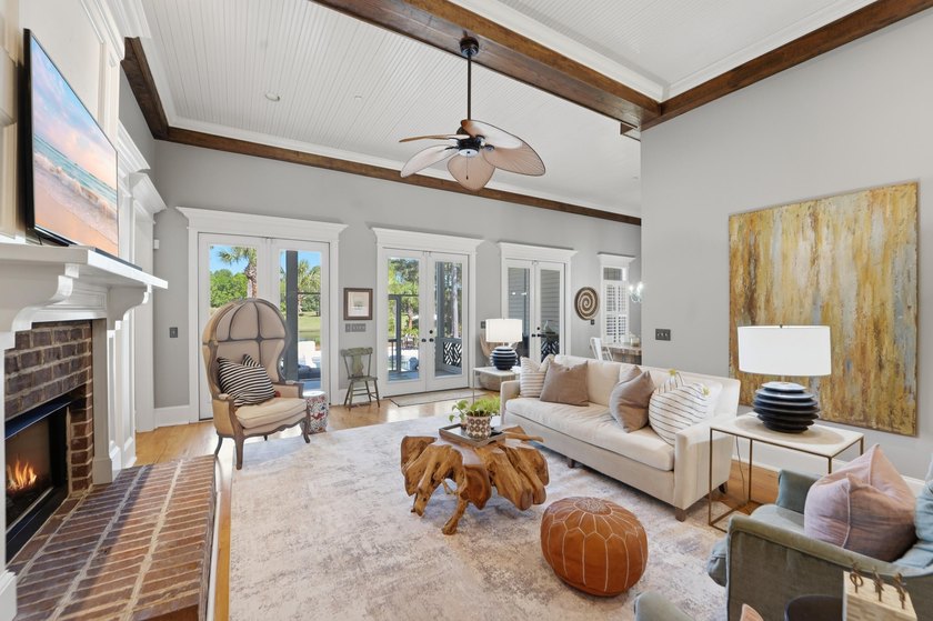 Welcome to this stunning custom-built 6-bedroom, 5.5 bathroom - photo 23