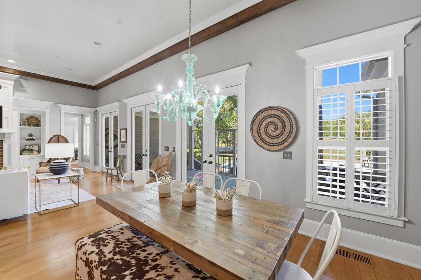 Welcome to this stunning custom-built 6-bedroom, 5.5 bathroom - photo 30