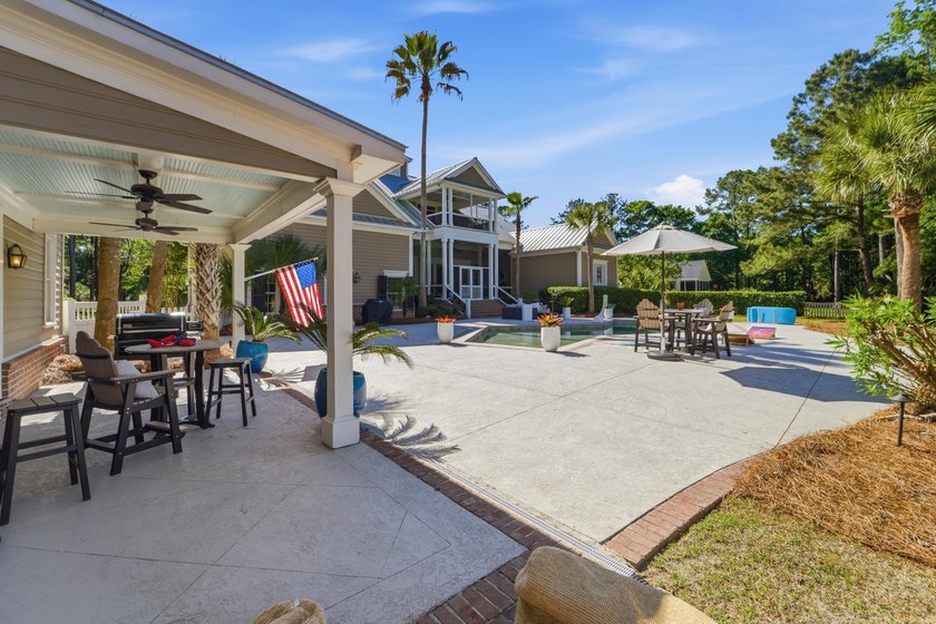 Welcome to this stunning custom-built 6-bedroom, 5.5 bathroom - photo 38