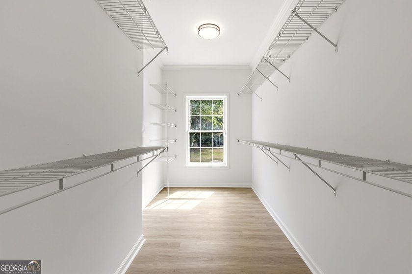 Renovated 5BR Estate on 1.2 Acres with 2,400 sq ft Shop - - photo 15