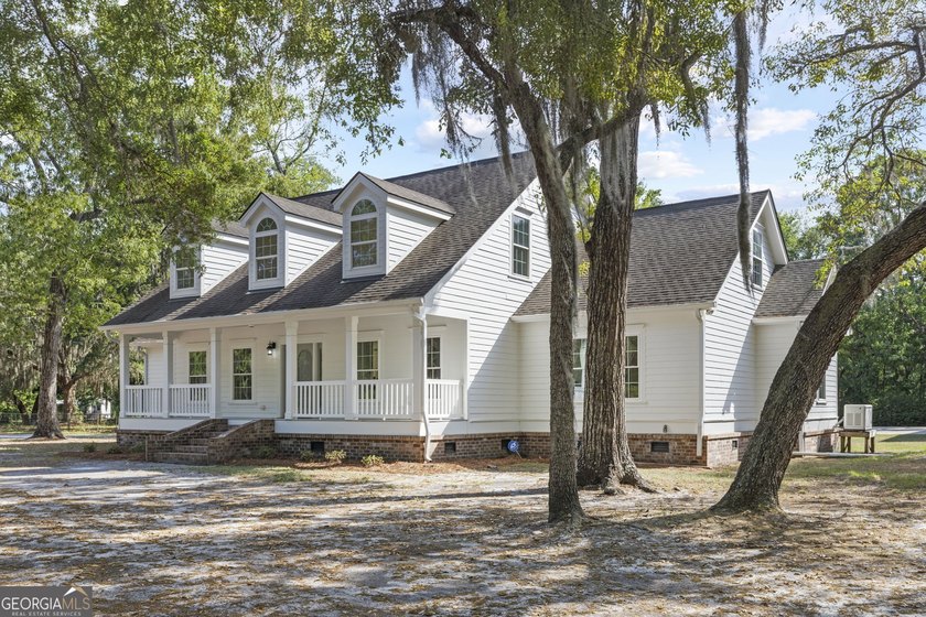 Renovated 5BR Estate on 1.2 Acres with 2,400 sq ft Shop - - photo 39