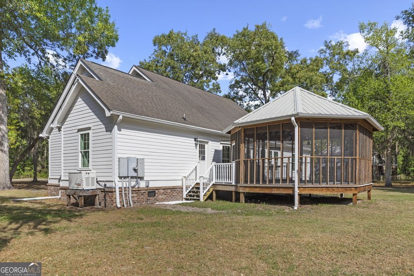 Renovated 5BR Estate on 1.2 Acres with 2,400 sq ft Shop - - photo 41