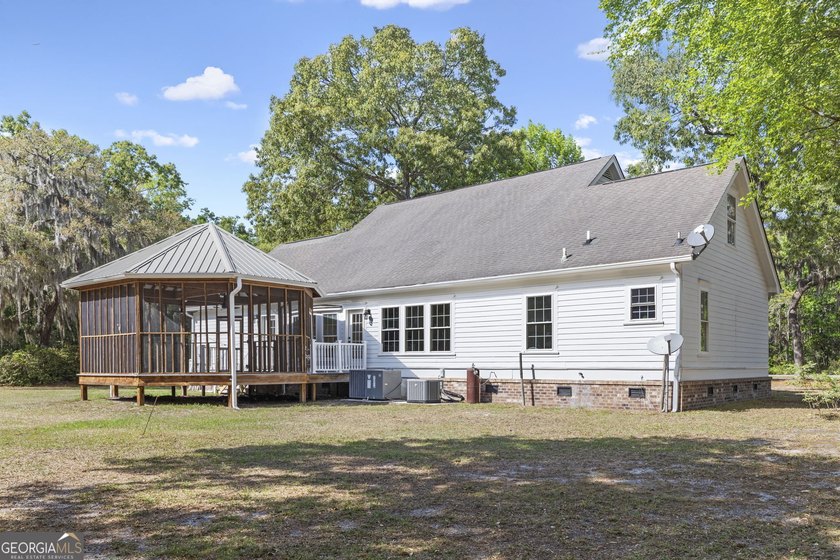 Renovated 5BR Estate on 1.2 Acres with 2,400 sq ft Shop - - photo 42