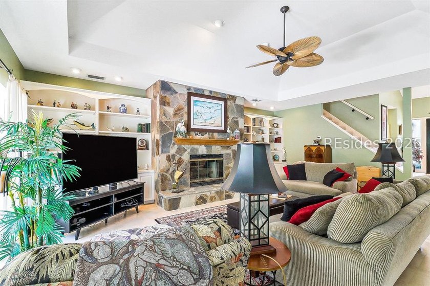 Exceptional value on superbly maintained residence with spacious - photo 14