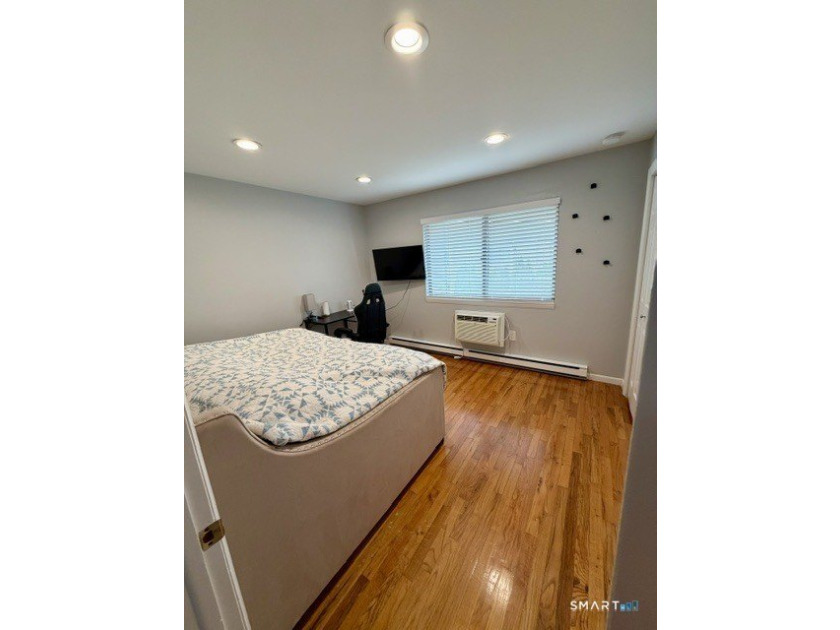 Beautifully updated 2bedroom, 1.5bath unit located in the rear - photo 21