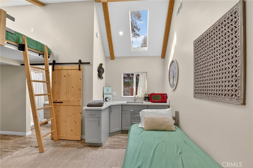 The four bears cabin sits perched on a quiet and unique street - photo 21
