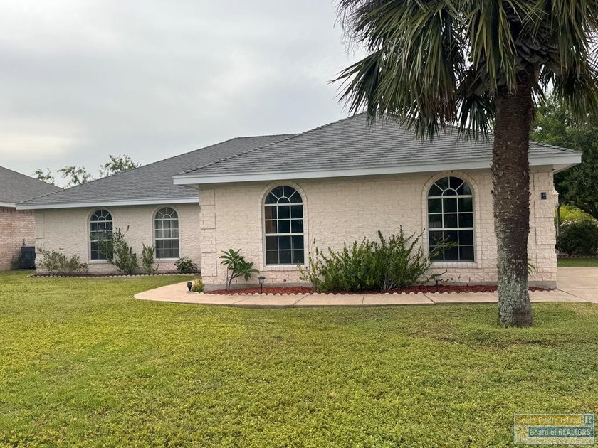 Schedule your tour of this open concept, well maintained &amp; - photo 2
