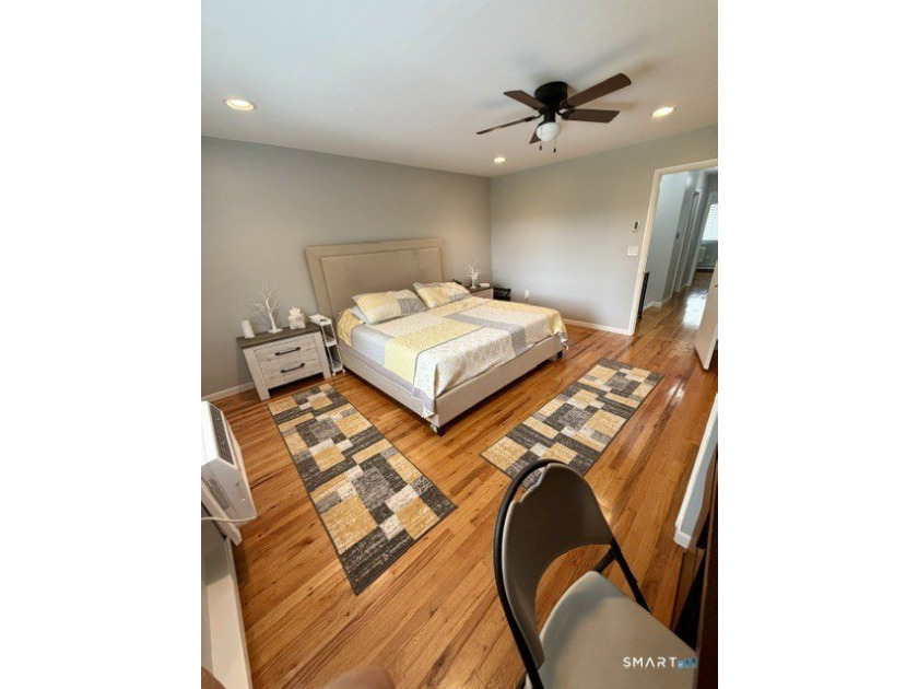 Beautifully updated 2bedroom, 1.5bath unit located in the rear - photo 24