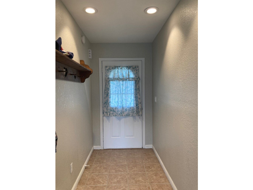 Schedule your tour of this open concept, well maintained &amp; - photo 4