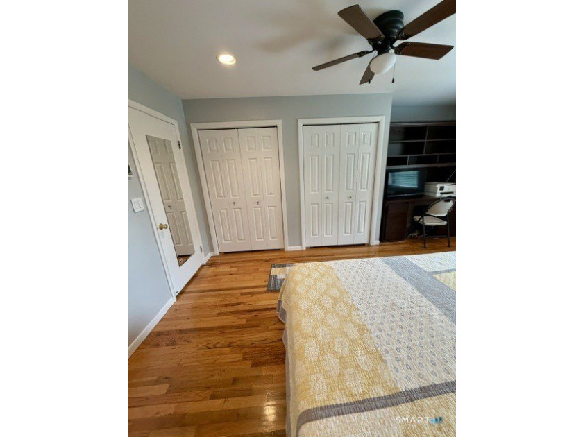 Beautifully updated 2bedroom, 1.5bath unit located in the rear - photo 25