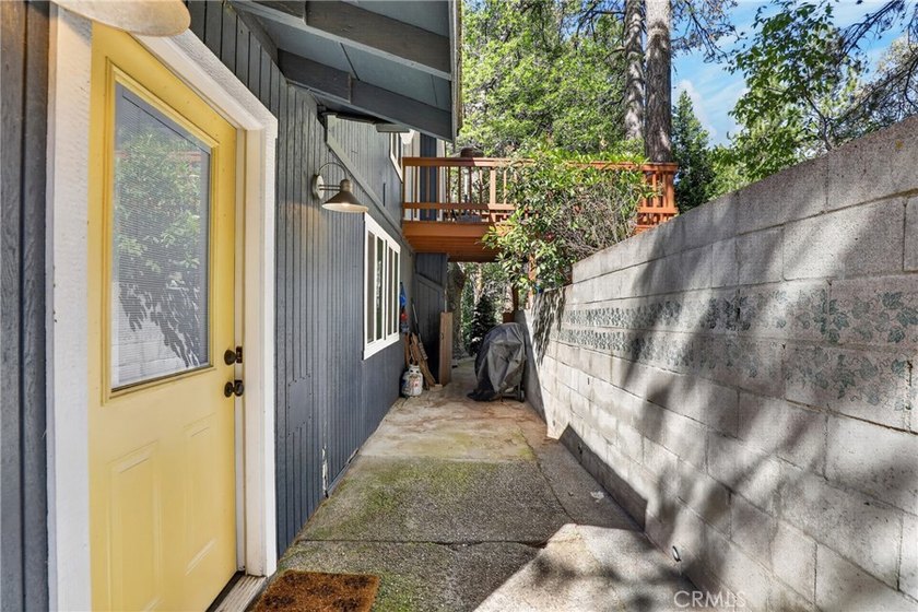 The four bears cabin sits perched on a quiet and unique street - photo 28