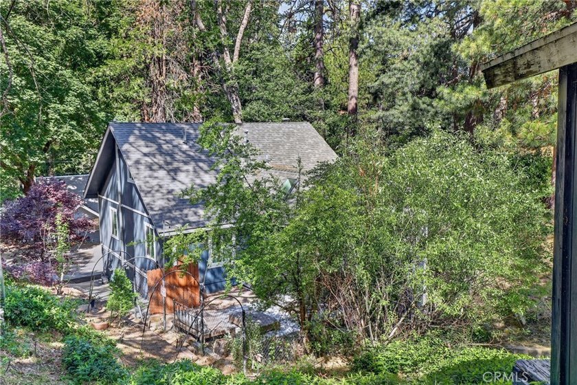 The four bears cabin sits perched on a quiet and unique street - photo 33