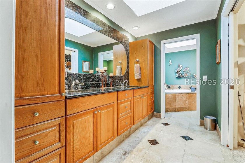 Exceptional value on superbly maintained residence with spacious - photo 35