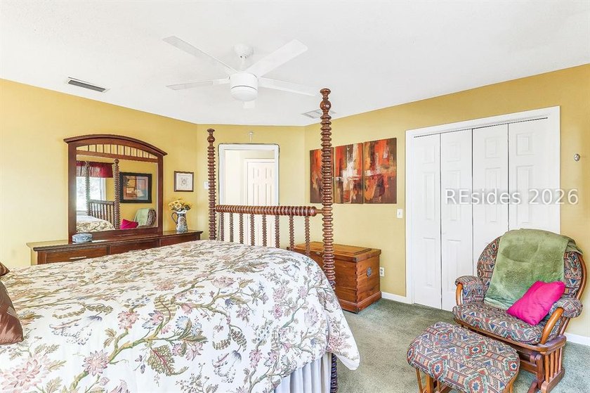 Exceptional value on superbly maintained residence with spacious - photo 40