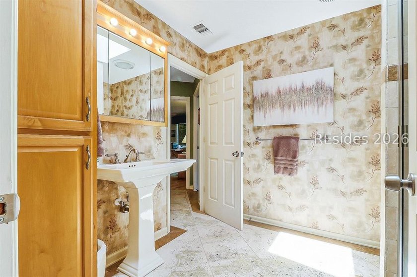 Exceptional value on superbly maintained residence with spacious - photo 42
