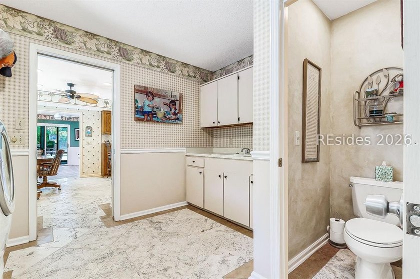 Exceptional value on superbly maintained residence with spacious - photo 46
