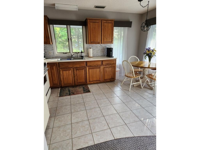 Exceptional value on superbly maintained residence with spacious - photo 50