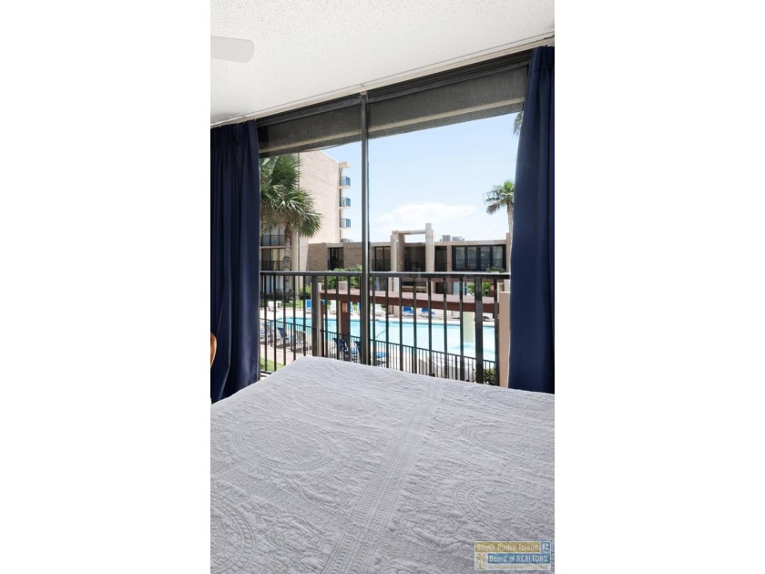 ON THE BEACH! Nicely remodeled 2 bedroom 2 bath furnished condo - photo 4
