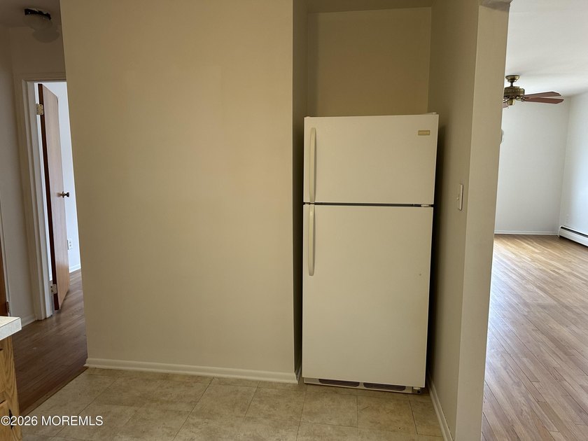 Beautifully maintained 920 sq. ft. quad model featuring freshly - photo 9