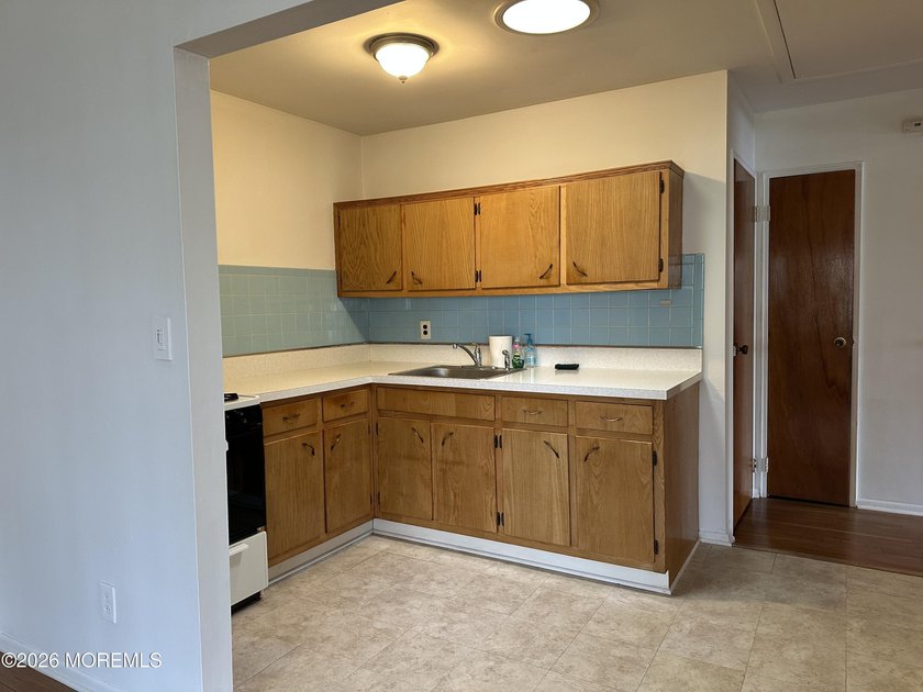 Beautifully maintained 920 sq. ft. quad model featuring freshly - photo 10
