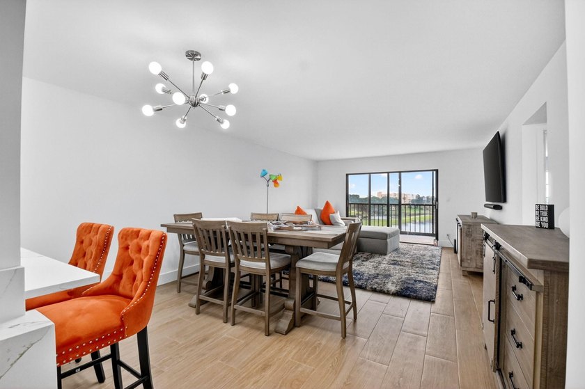 Beautifully updated and COMPLETELY FURNISHED 2-bedroom, 2-bath - photo 11