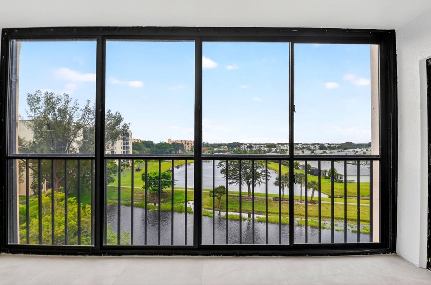 Beautifully updated and COMPLETELY FURNISHED 2-bedroom, 2-bath - photo 17