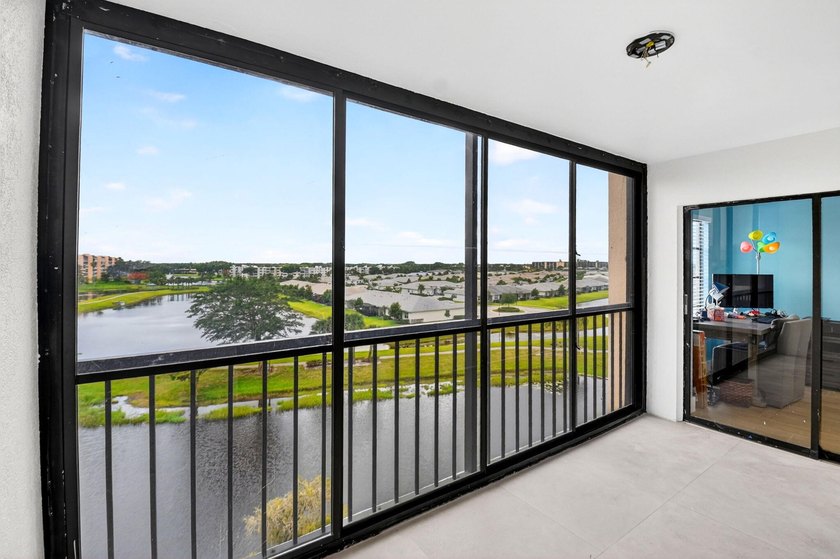 Beautifully updated and COMPLETELY FURNISHED 2-bedroom, 2-bath - photo 18