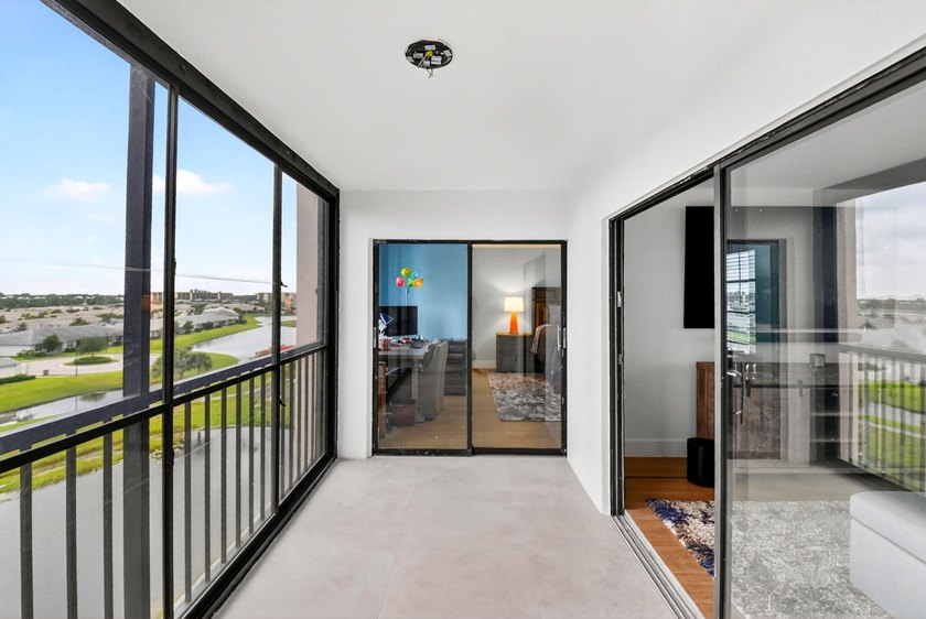 Beautifully updated and COMPLETELY FURNISHED 2-bedroom, 2-bath - photo 19